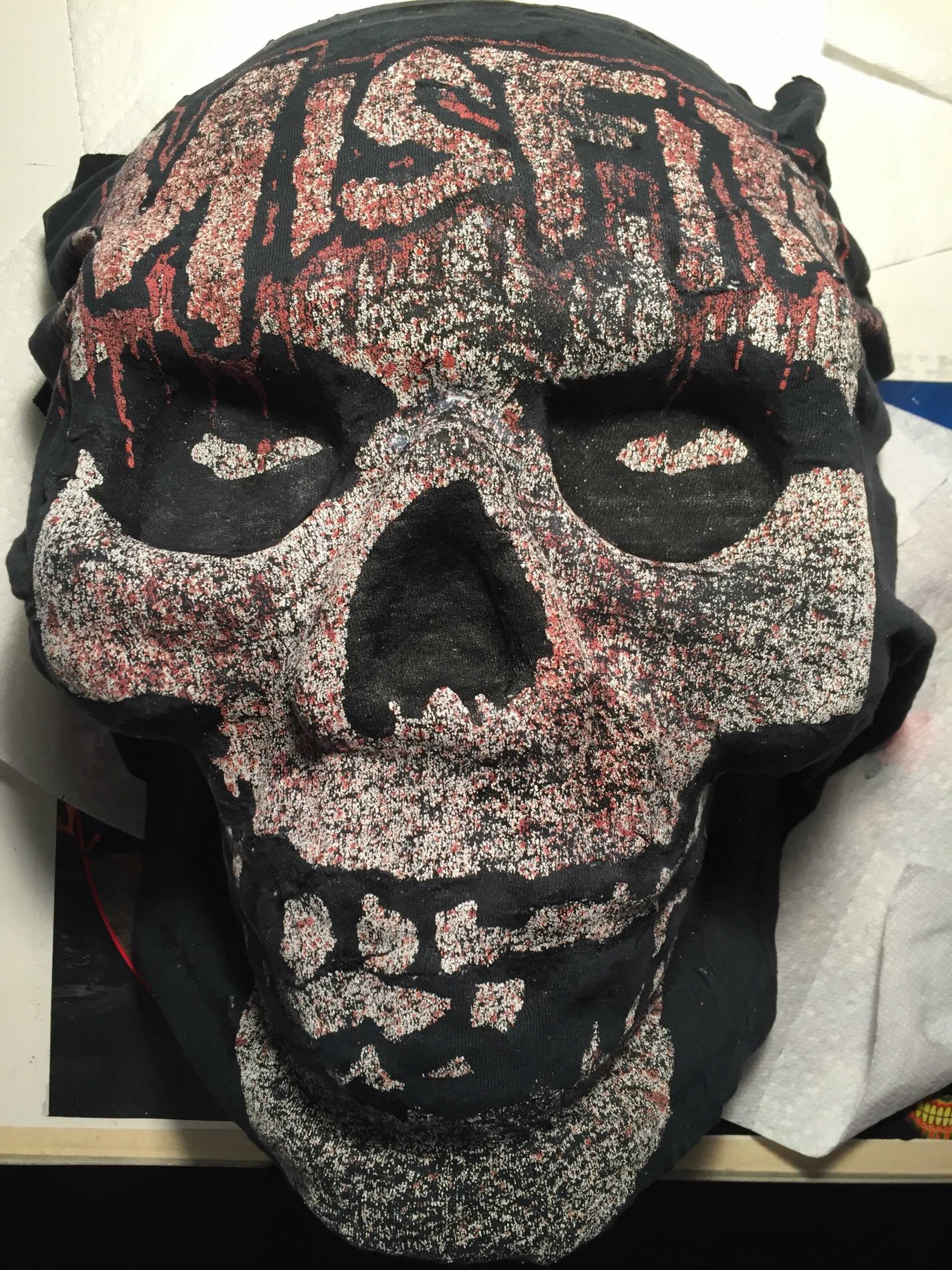 Horror Cornucopia - Misfits shirt transformation into a 3D skull - 02